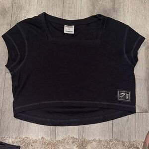 Gym shark black women’s crop top size small. 50 cotton 50 polyester. Never worn!